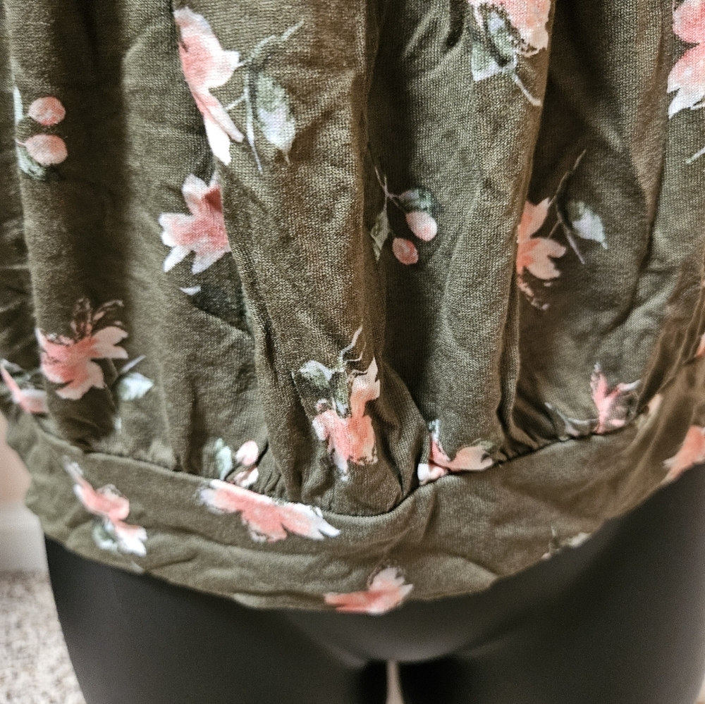 New York & Company Ruched Floral Halter Top NWT - Picture 4 of 12